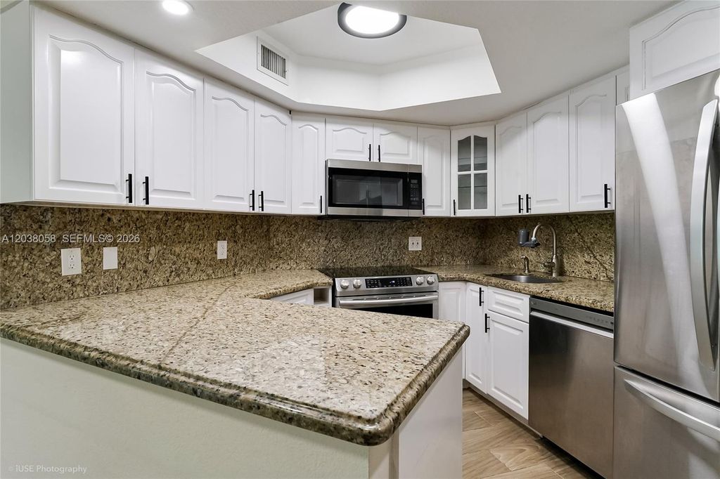 8205 Lake Dr 103, Doral, FL 33166