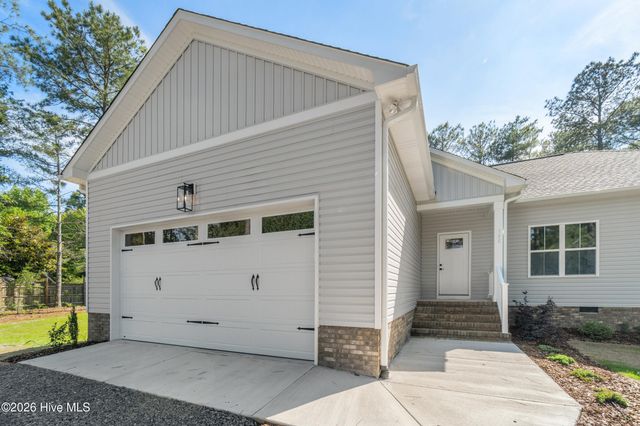 185 Shagbark Court, Seven Lakes, NC 27376