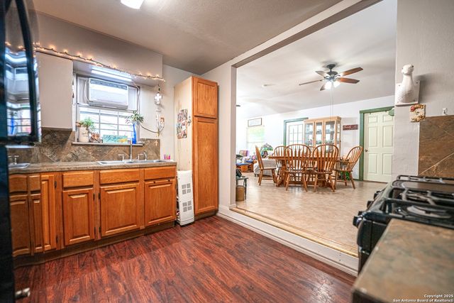 606 S San Horacio Ave, San Antonio, TX 78237