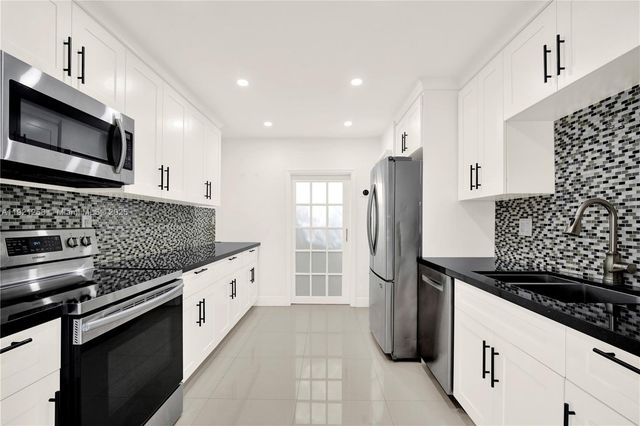 11377 SW 74th St 11377, Miami, FL 33173