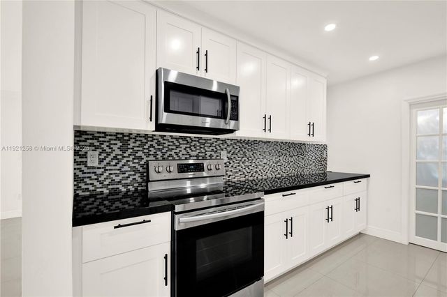 11377 SW 74th St 11377, Miami, FL 33173