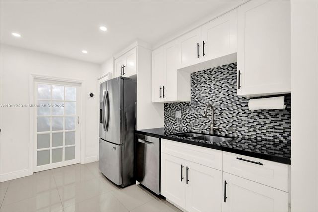 11377 SW 74th St 11377, Miami, FL 33173