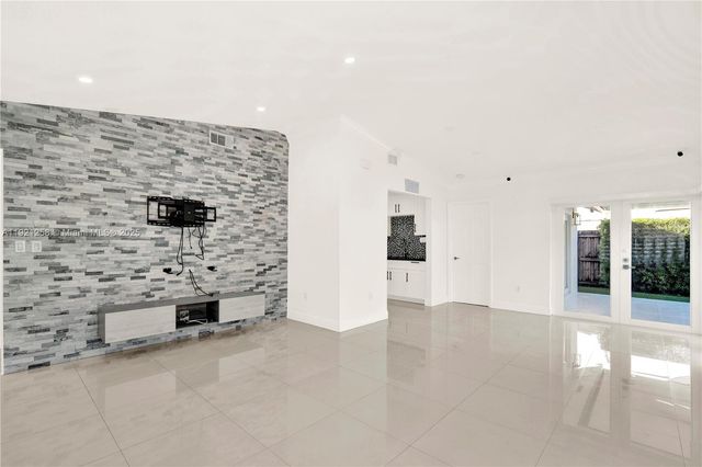 11377 SW 74th St 11377, Miami, FL 33173