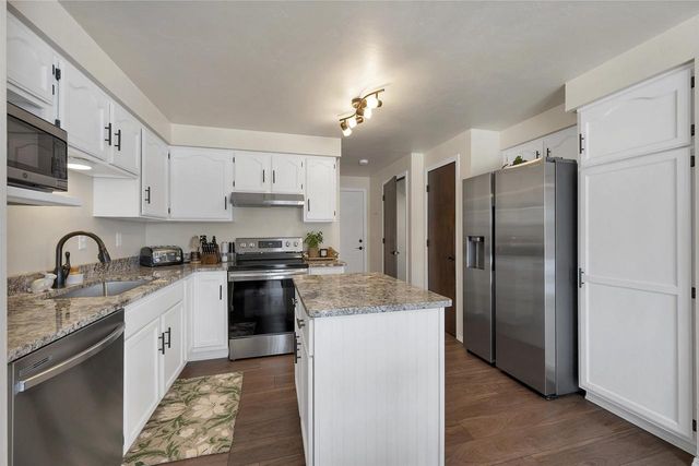 1528 VAN ROAD, Green Bay, WI 54311