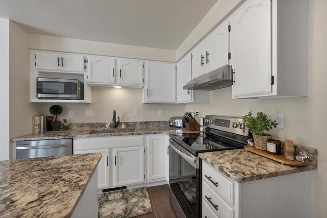 1528 VAN ROAD, Green Bay, WI 54311