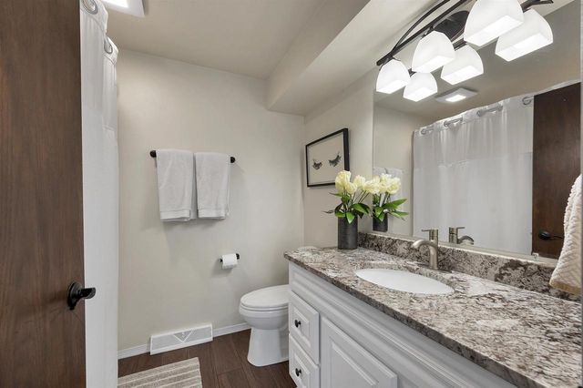 1528 VAN ROAD, Green Bay, WI 54311