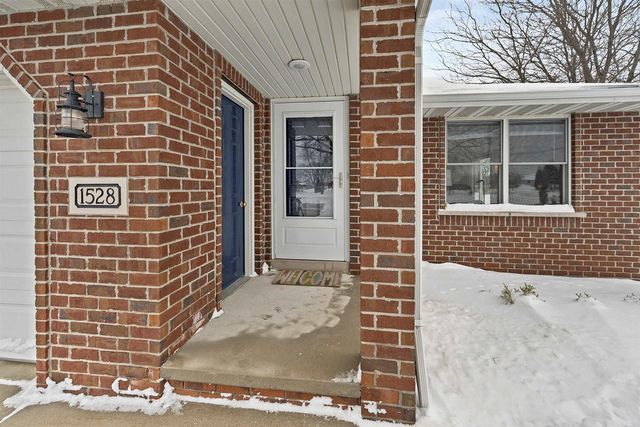 1528 VAN ROAD, Green Bay, WI 54311