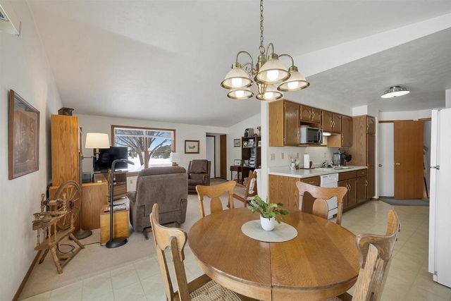 1528 VAN ROAD, Green Bay, WI 54311