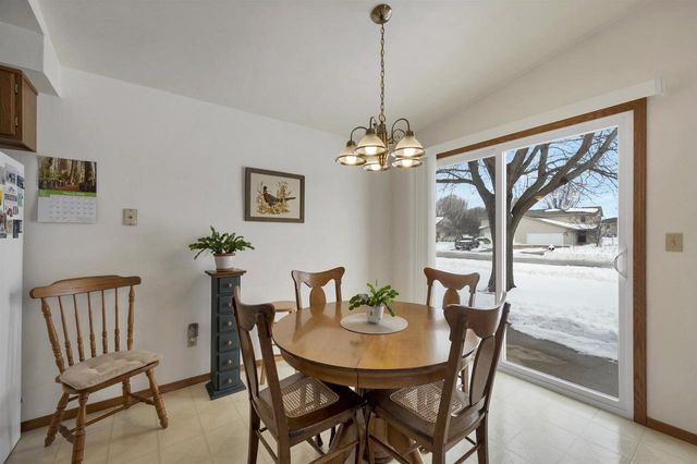 1528 VAN ROAD, Green Bay, WI 54311