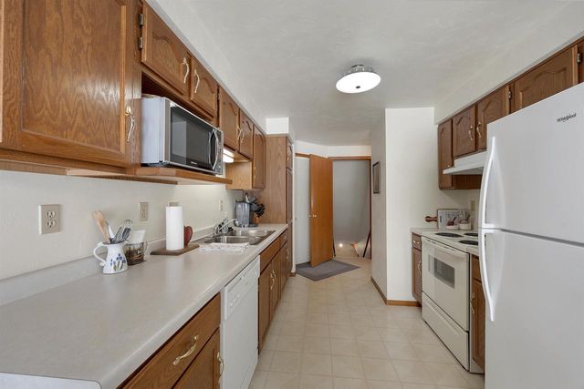 1528 VAN ROAD, Green Bay, WI 54311