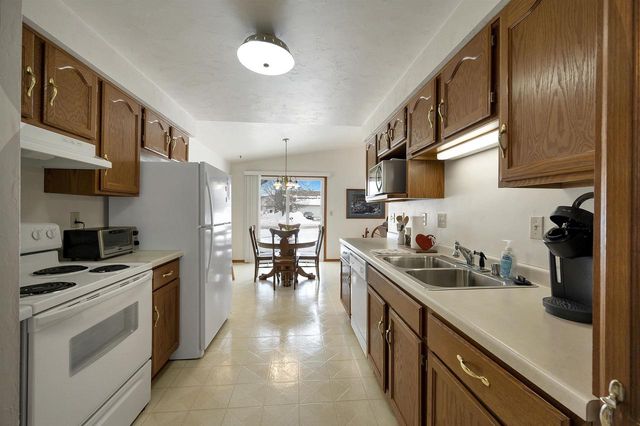 1528 VAN ROAD, Green Bay, WI 54311