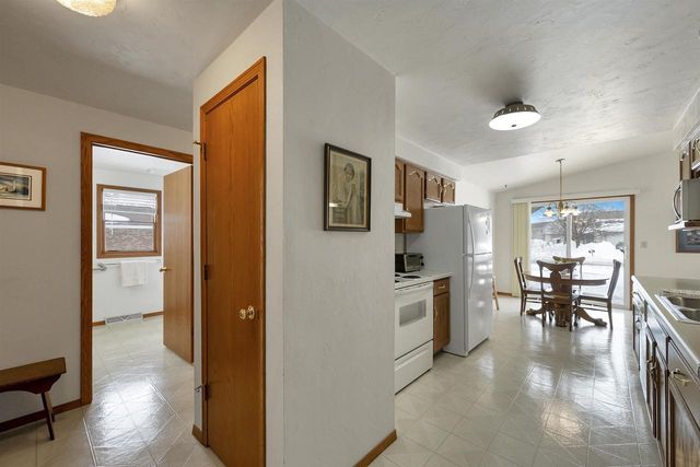 1528 VAN ROAD, Green Bay, WI 54311