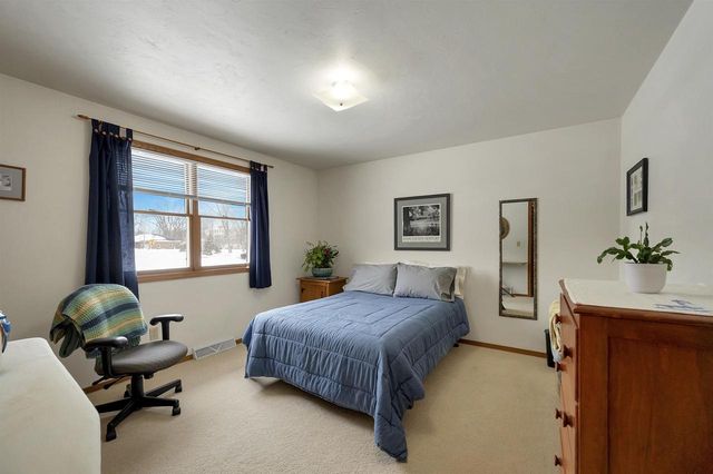 1528 VAN ROAD, Green Bay, WI 54311