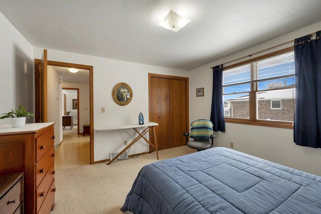 1528 VAN ROAD, Green Bay, WI 54311