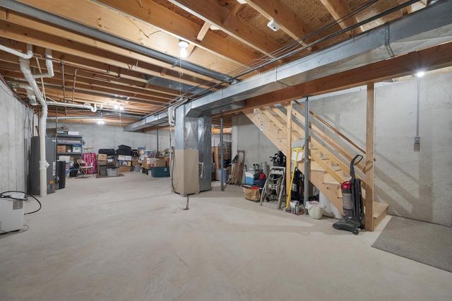 1528 VAN ROAD, Green Bay, WI 54311