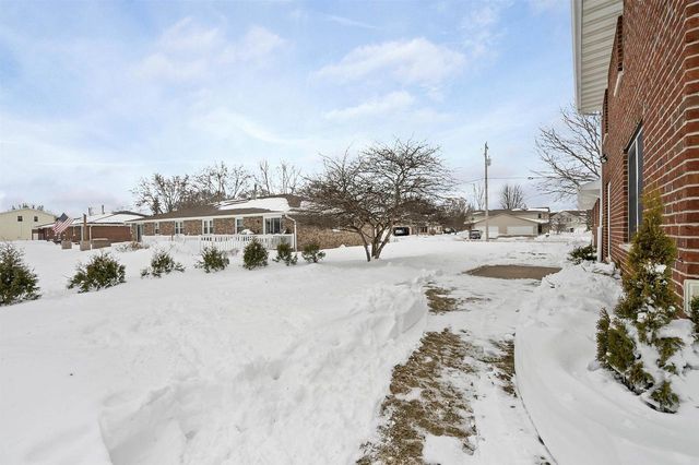 1528 VAN ROAD, Green Bay, WI 54311