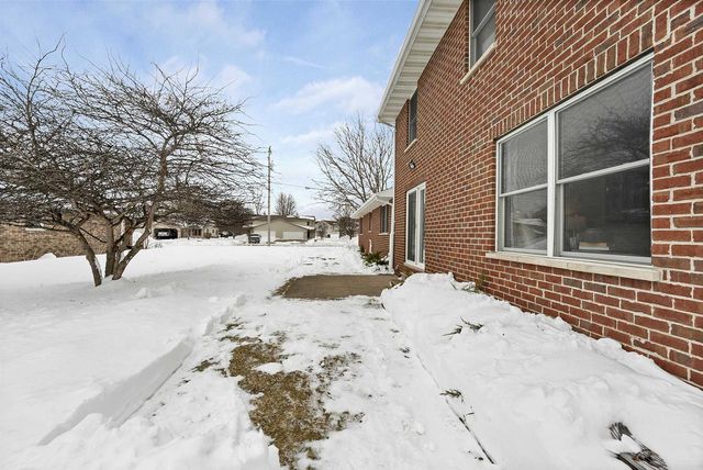 1528 VAN ROAD, Green Bay, WI 54311