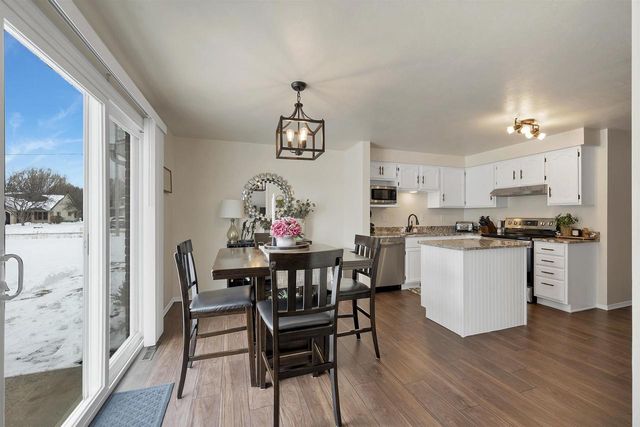 1528 VAN ROAD, Green Bay, WI 54311