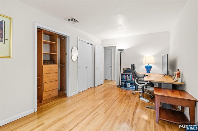 31 Brook Street, Closter, NJ 07624
