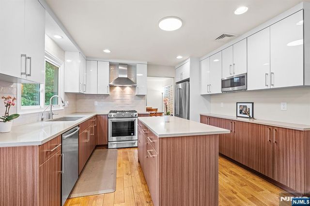 31 Brook Street, Closter, NJ 07624