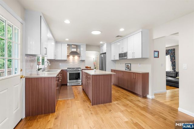 31 Brook Street, Closter, NJ 07624
