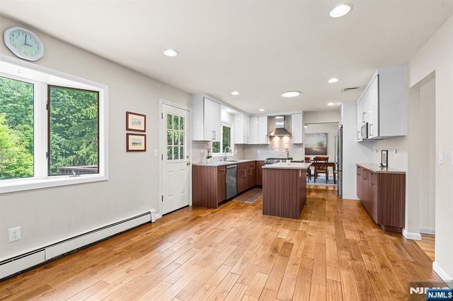 31 Brook Street, Closter, NJ 07624