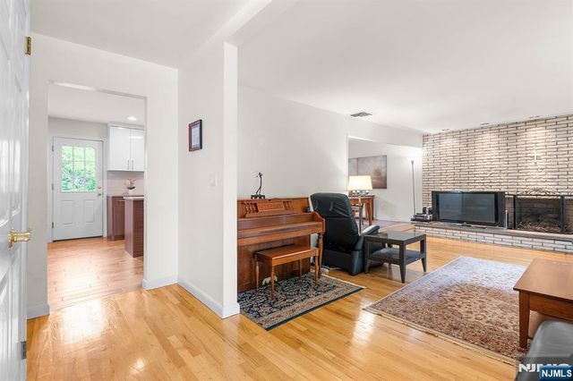 31 Brook Street, Closter, NJ 07624