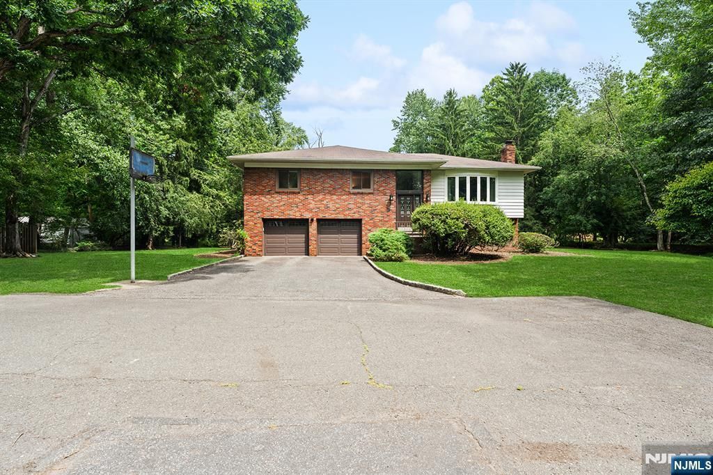 31 Brook Street, Closter, NJ 07624