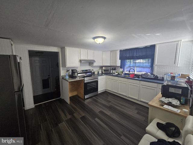 206 BROAD ST, Elmer, NJ 08318