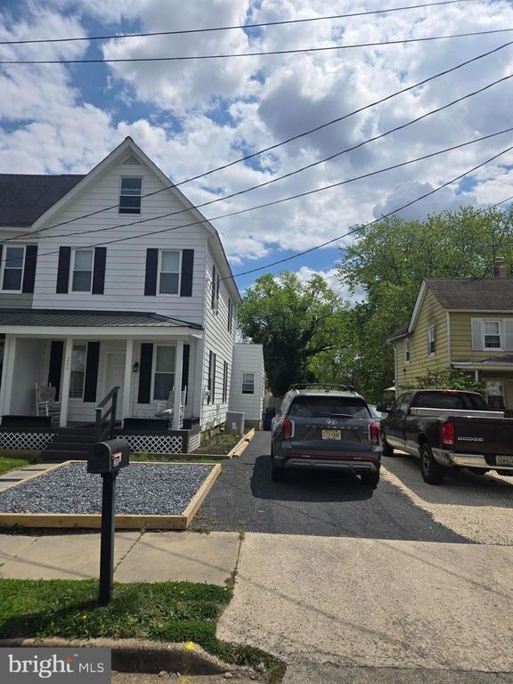 206 BROAD ST, Elmer, NJ 08318