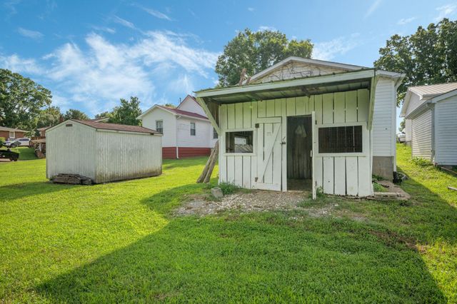 130 Church St, Tennessee Ridge, TN 37178