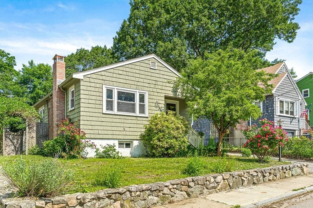25 Grandview St, Boston, MA 02131