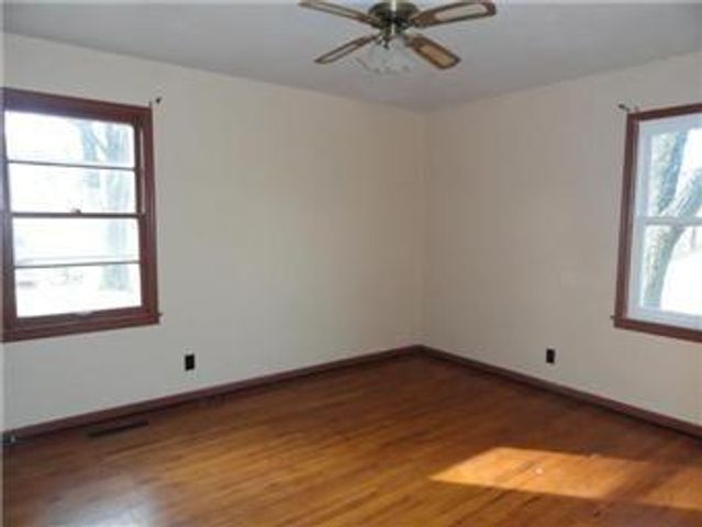 501 NE 42nd Street, Kansas City, MO 64116