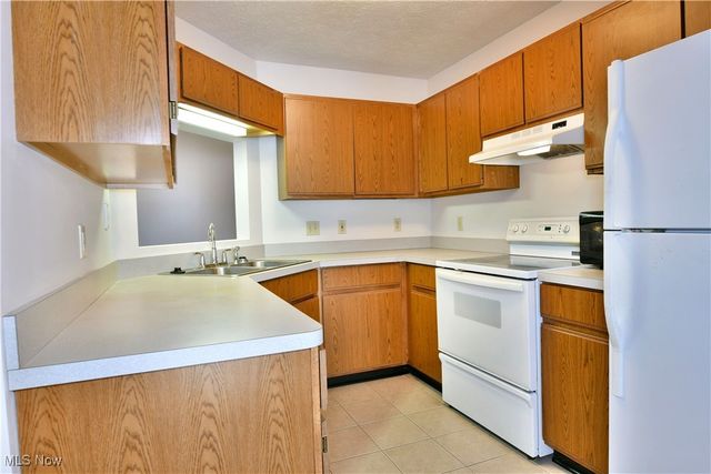 3477 Ivy Hill Circle B, Cortland, OH 44410