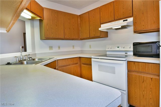 3477 Ivy Hill Circle B, Cortland, OH 44410