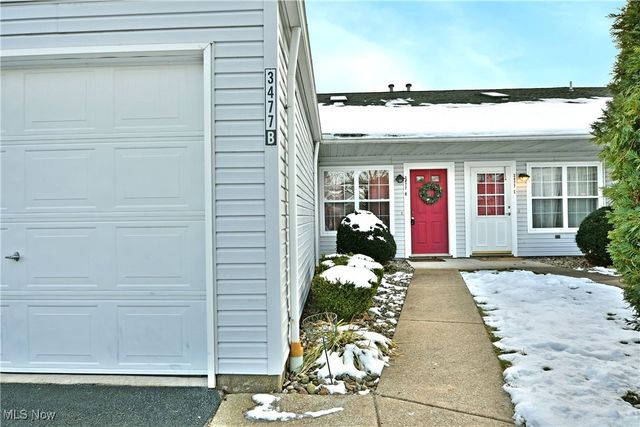 3477 Ivy Hill Circle B, Cortland, OH 44410