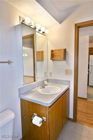 3477 Ivy Hill Circle B, Cortland, OH 44410