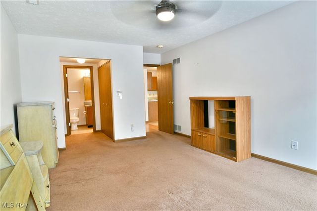 3477 Ivy Hill Circle B, Cortland, OH 44410