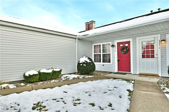 3477 Ivy Hill Circle B, Cortland, OH 44410