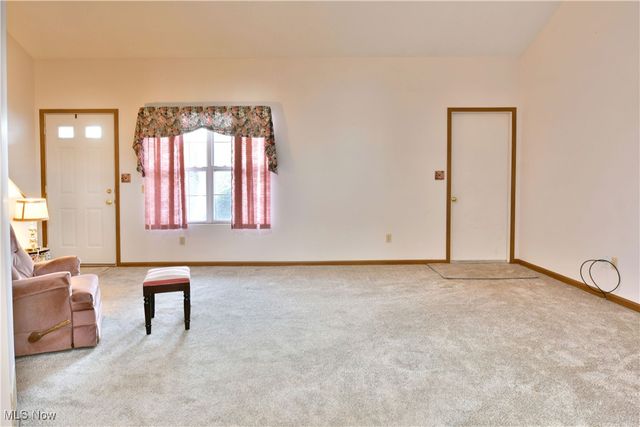 3477 Ivy Hill Circle B, Cortland, OH 44410