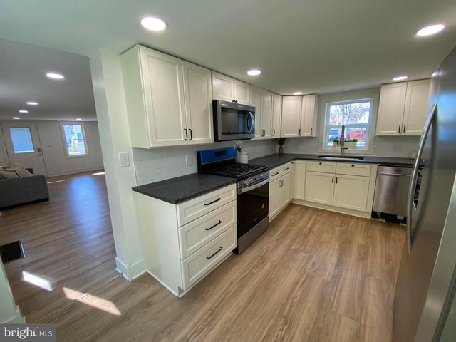 105 3RD AVE, Pitman, NJ 08071