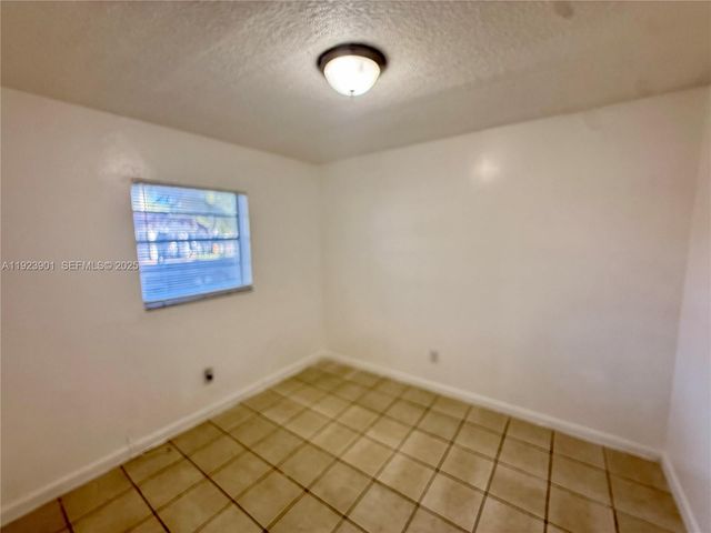 8262 NE 1st Ave 2, Miami, FL 33138