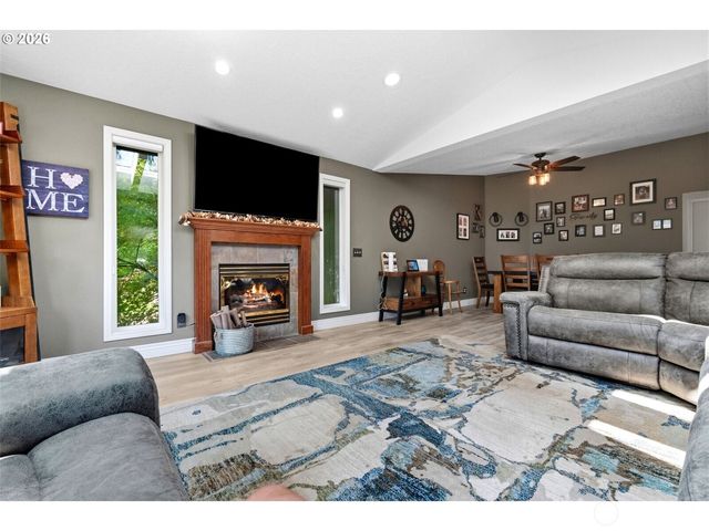 316 Laverne Drive, Kalama, WA 98625