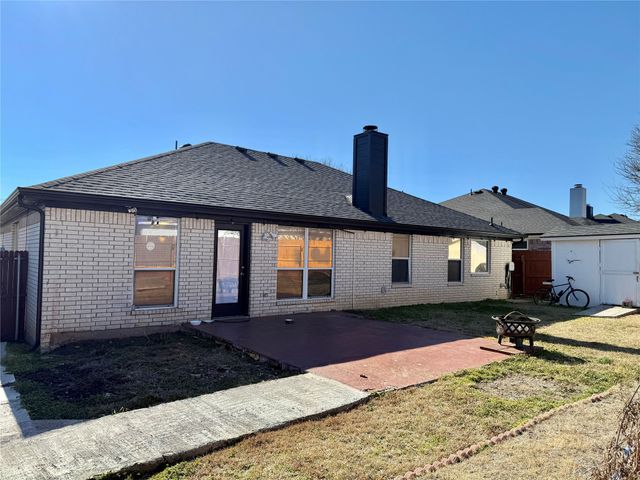 341 Mcmurtry Drive, Arlington, TX 76002