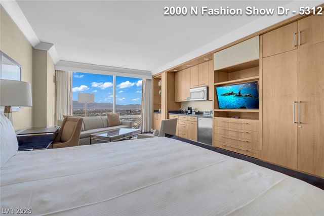 2000 North Fashion Show Drive 5312, Las Vegas, NV 89109