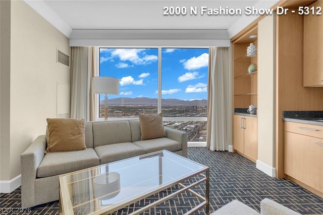 2000 North Fashion Show Drive 5312, Las Vegas, NV 89109
