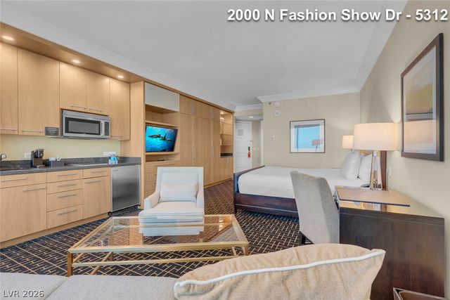 2000 North Fashion Show Drive 5312, Las Vegas, NV 89109