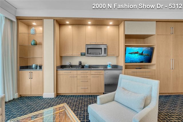 2000 North Fashion Show Drive 5312, Las Vegas, NV 89109