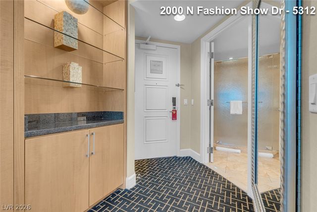 2000 North Fashion Show Drive 5312, Las Vegas, NV 89109