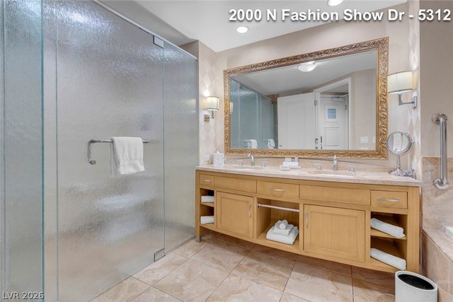 2000 North Fashion Show Drive 5312, Las Vegas, NV 89109
